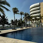 Apto Morros con acceso directo a la playa piscina